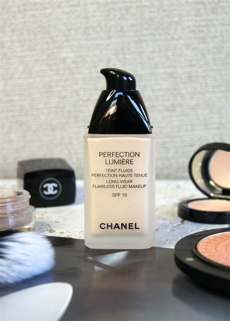 base chanel perfection lumière cores|Chanel Perfection Lumiere Foundation Review + Swatches.